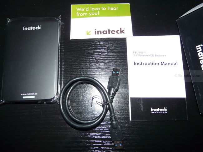 Le contenu : le boitier, une notice, le câble USB et le manuel d'instruction
