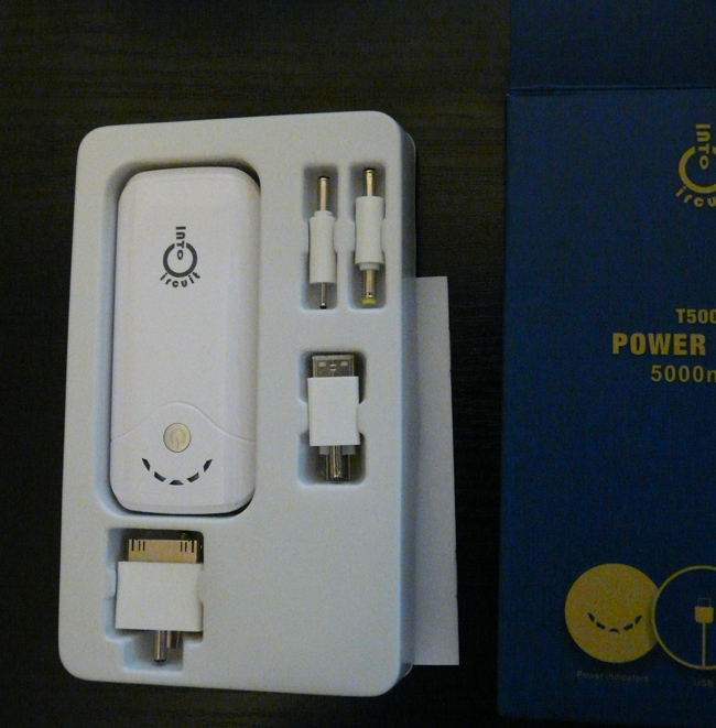 Intocircuit T5000 : La boite intérieure avec la batterie et ses multiples embouts