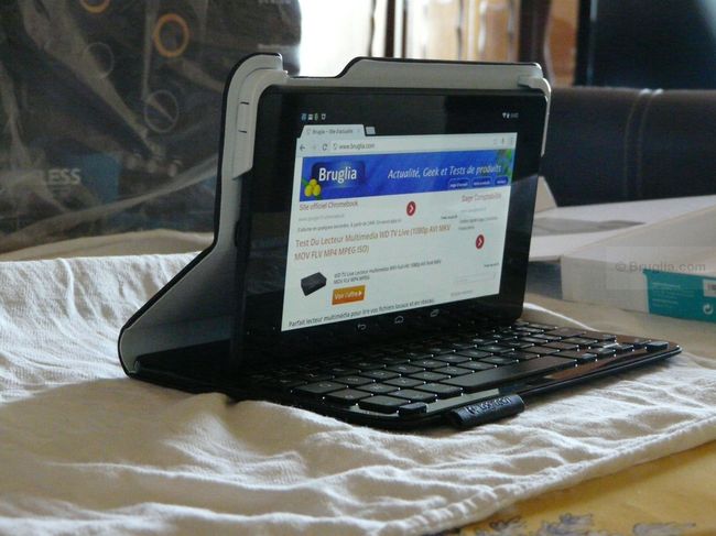 L'UltraThin Etui Folio avec clavier pour Ipad Mini utilisé avec un Nexus 7 2013 : écran trop proche