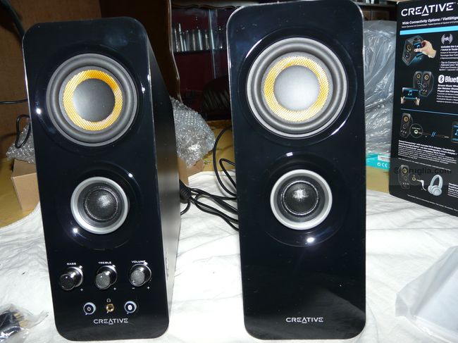 Creative T30 Wireless Bluetooth : les enceintes de face : esthétiquement magnifique