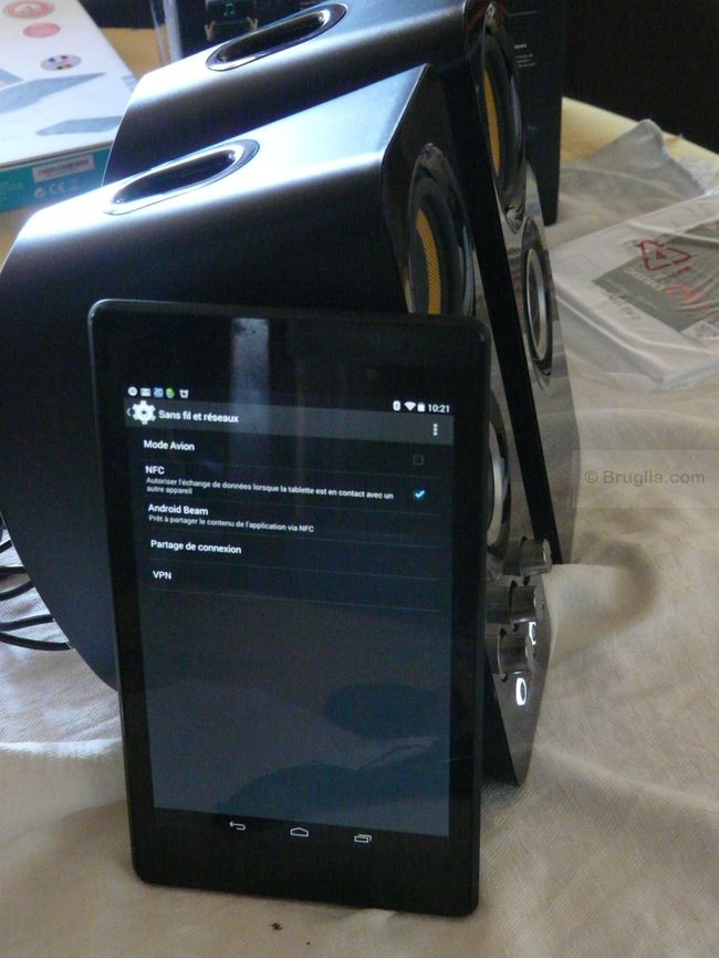 L'association au contact grâce au NFC (ici une tablette Nexus 7 2013)