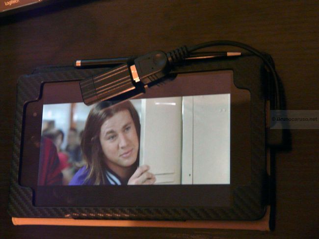 Connecté à une Nexus 7 : la lecture d'un film stocké sur la clé USB est possible