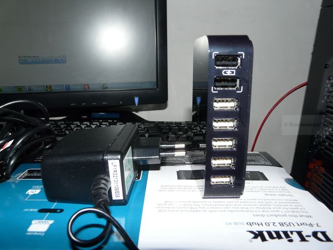 Le hub D-LINK DUB-H7 et son adaptateur secteur