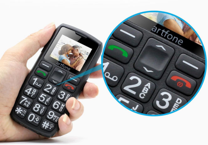 Prise en main excellente avec sa forme ergonomique et ses grandes touches